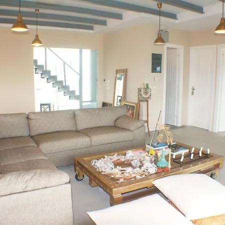 Four-bedroom Holiday In Ancient Sikyona *