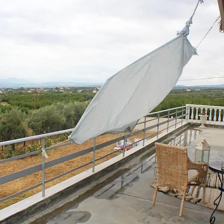 Four-bedroom Holiday In Ancient Sikyona *